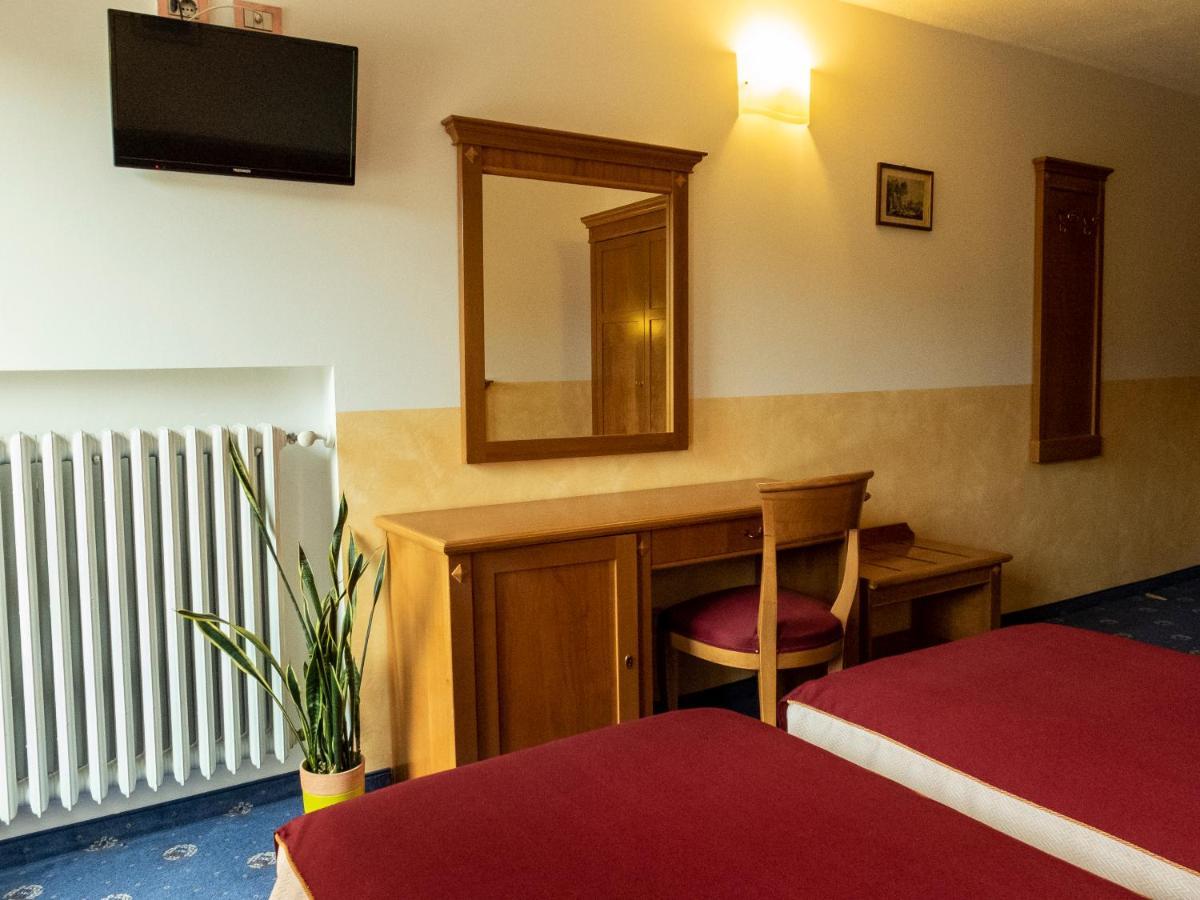 Hotel Ristorante Centrale Rovere Veronese ภายนอก รูปภาพ