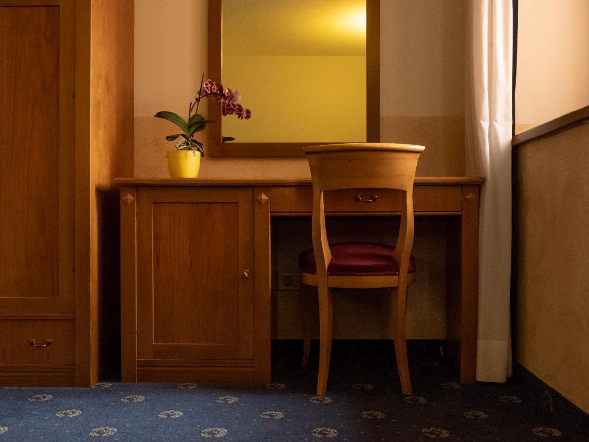 Hotel Ristorante Centrale Rovere Veronese ภายนอก รูปภาพ